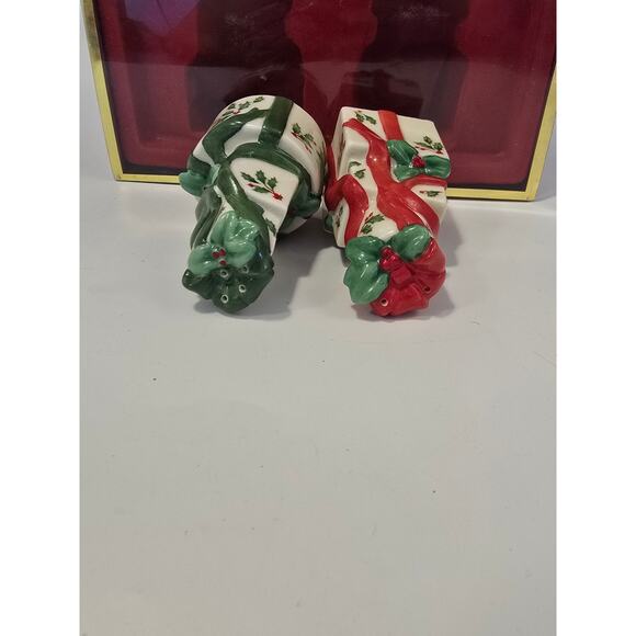 RARE! LENOX HOLIDAY‎ PACKAGES DESIGN SALT & PEPPER SHAKERS CHRISTMAS NEW IN BOX - Picture 4 of 6
